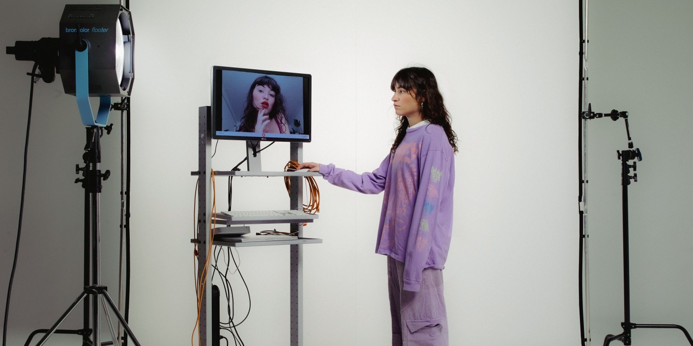 WILL THE DIGITAL AGE RESHAPE OR ENTIRELY EXTERMINATE VISUAL TASTE? The responsibility of the digital industry and the potential role of art photography in shaping visual taste